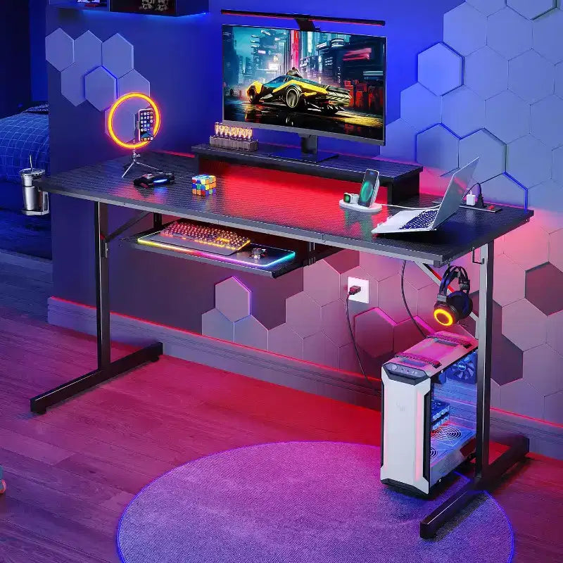 Escritorio de gaming de 63 con luces LED y tomas de corriente, escritorio para computadora con soporte para monitor y bandeja para teclado, para oficina en casa
