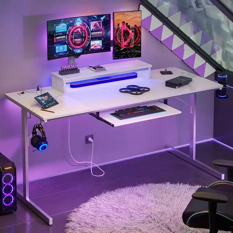 Bureau de gaming de 63 avec éclairage LED et prises électriques, bureau informatique avec support pour écran et plateau pour clavier, pour bureau à domicile