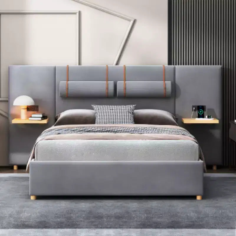 Cama de plataforma tamaño queen tapizada en terciopelo, con tomas de corriente dobles, puertos de carga USB, almohadas de cabecera y estantes de almacenamiento