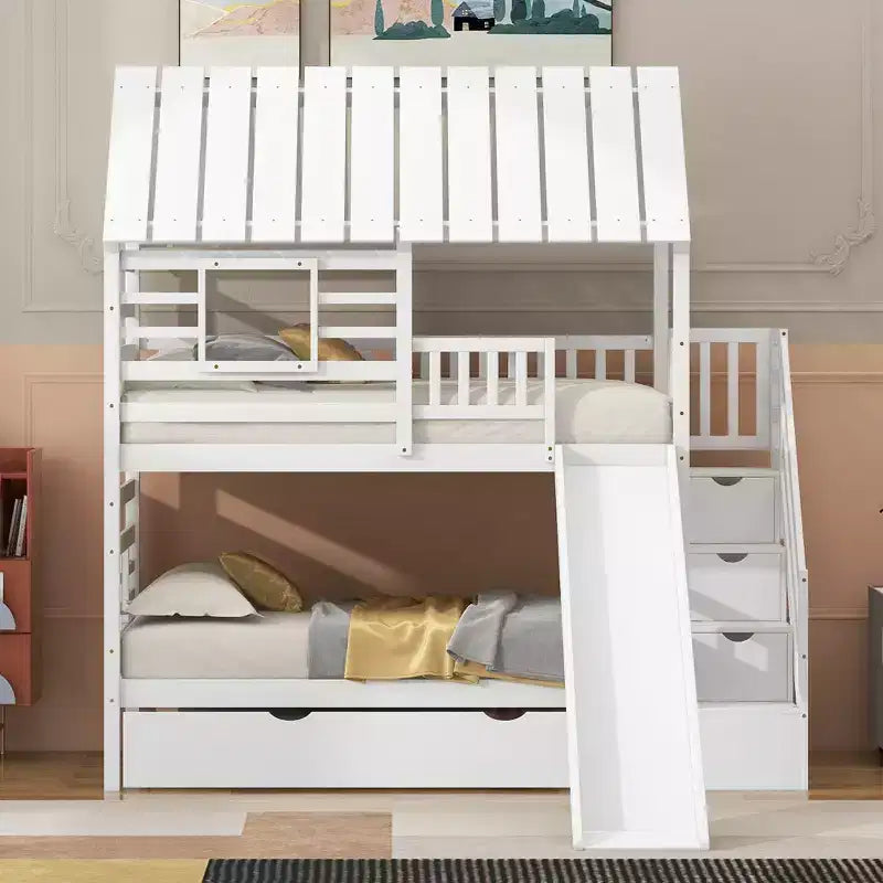 Lit superposé maison pour deux lits jumeaux avec lit gigogne et toboggan, escalier de rangement, toit et fenêtres