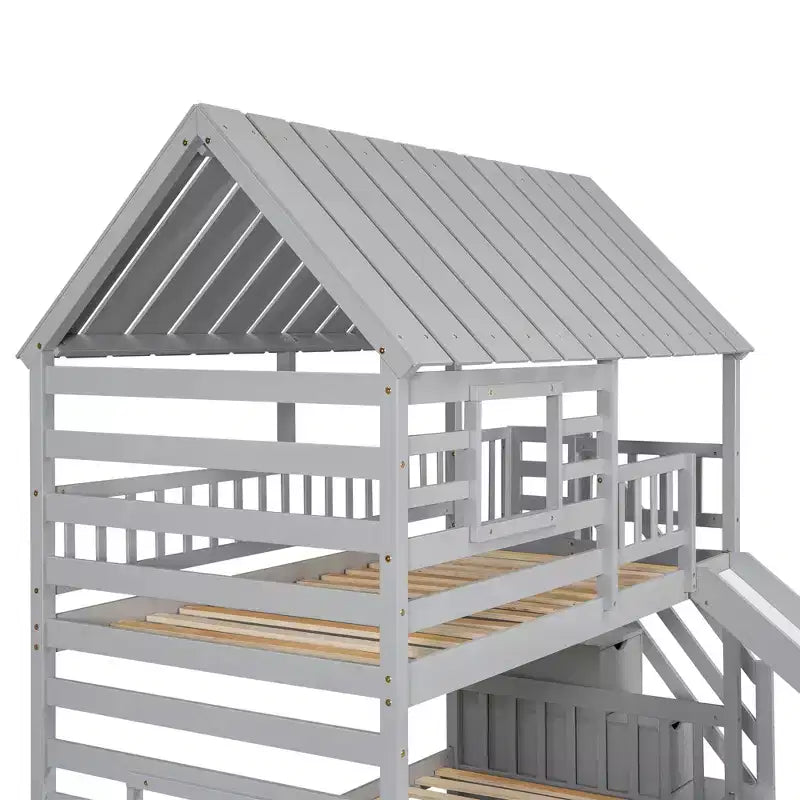 Lit superposé maison pour deux lits jumeaux avec lit gigogne et toboggan, escalier de rangement, toit et fenêtres