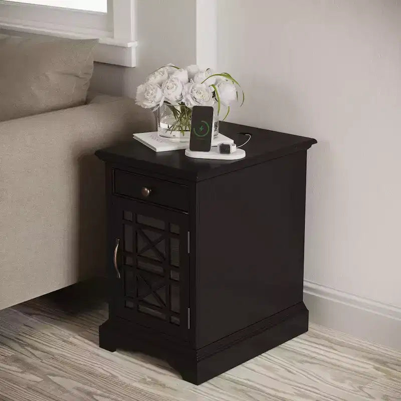 Table d’appoint avec fauteuil et chargeur