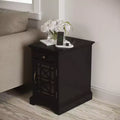 Table d’appoint avec fauteuil et chargeur