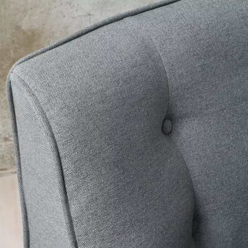 Akzentstuhl im Mid-Century-Modern-Stil mit Knopfheftung und Polsterung