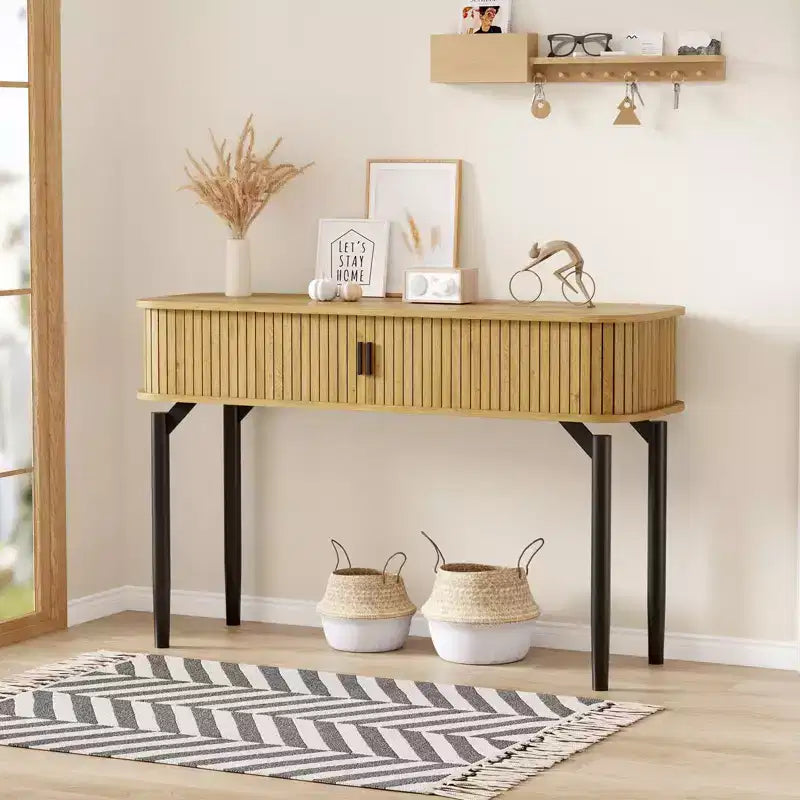 Console cannelée de 47 avec tiroirs, tables d’entrée étroites avec rangement et étagères