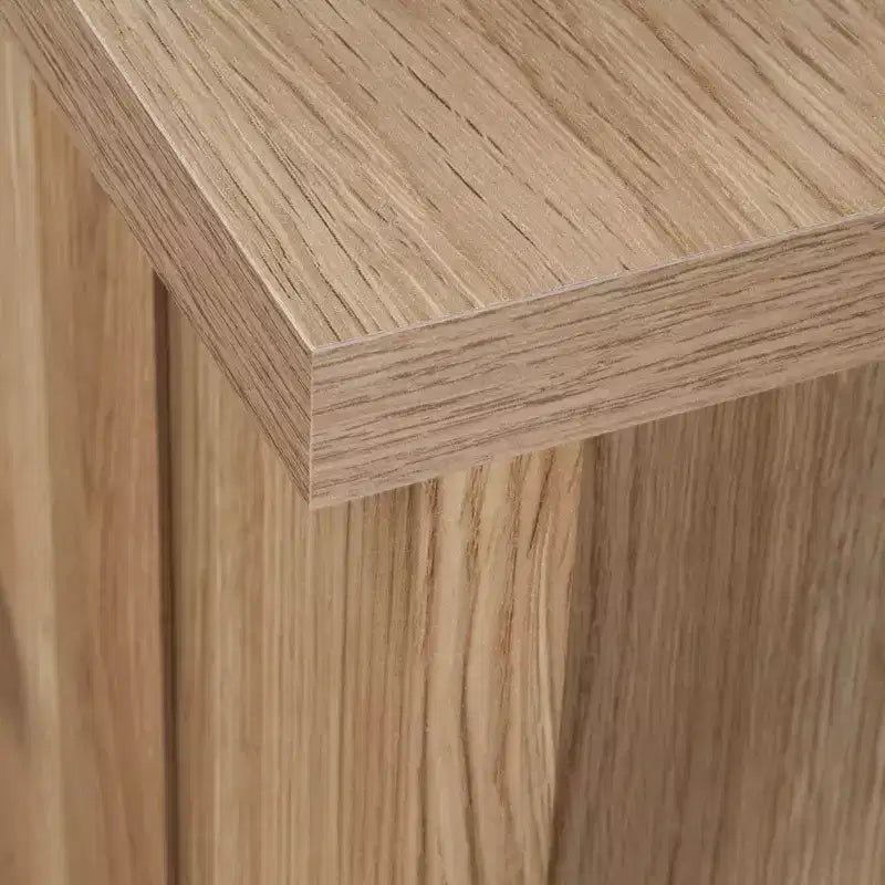 Mesita de noche estilo granja con almacenamiento oculto